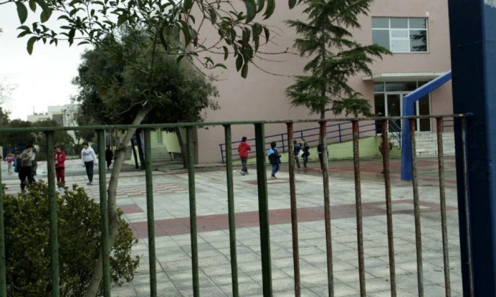 Αυτοκτονία 14χρονου: Τι καταγγέλλει η μητέρα της μαθήτριας από το γυμνάσιο του Μάκη που ξυλοκοπήθηκε άγρια
